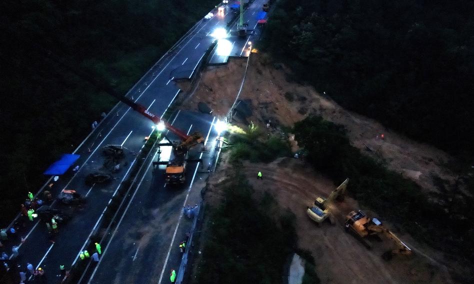 Zawaliła się autostrada w Chinach. Bilans śmiertelnych ofiar wzrósł do 48