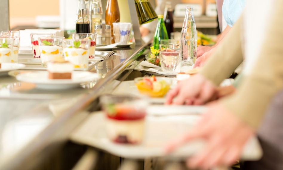 Jak rozróżnić zaszczepionych i niezaszczepionych klientów? Pomysł restauracji z zarzutami o dyskryminację