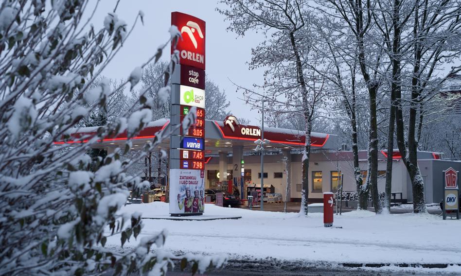 Świąteczne promocje na paliwo. Sprawdziliśmy rabaty na stacjach