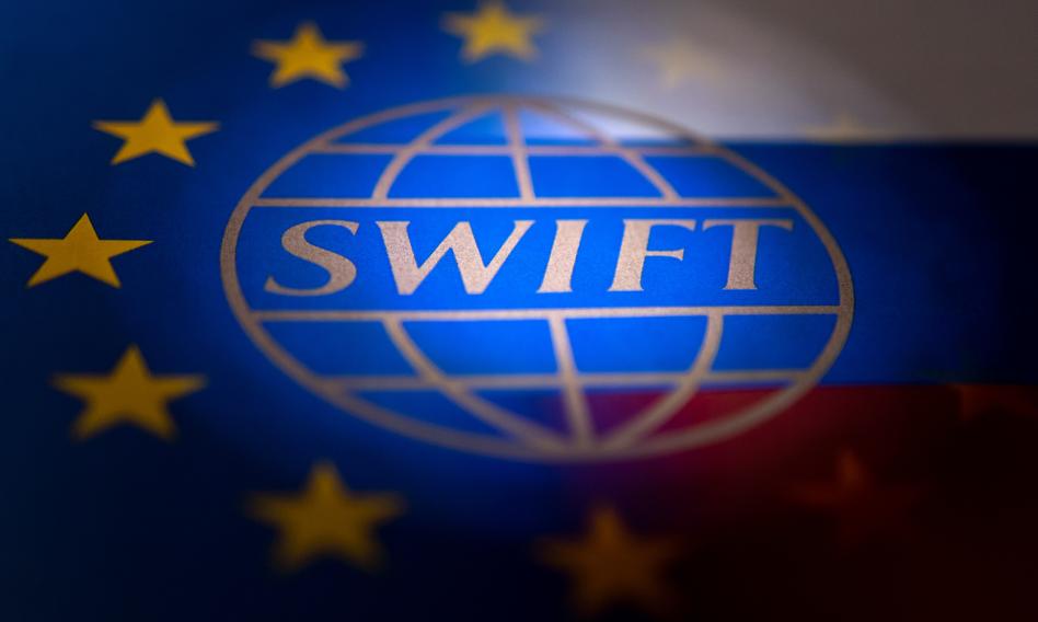 SWIFT zamyka się na rosyjskie banki. Jak Kreml będzie próbować radzić z izolacją?