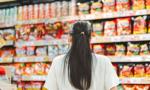 Zabraknie barw na półkach? Od chipsów po toalety - firmy tną koszty druku