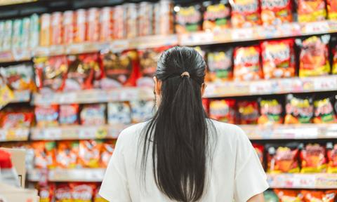 Zabraknie barw na półkach? Od chipsów po toalety - firmy tną koszty druku