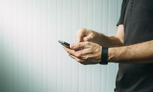 Czechy: groźny wirus w smartfonach umożliwia hakerom okradanie kont bankowych