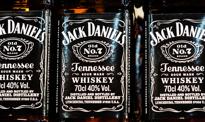 Amerykańska ikona w rękach Francuzów? Trwa walka o producenta Jacka Danielsa