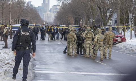 Strzelanina w USA. Trump mówi o terrorystach. Burmistrz ripostuje: Wypier... z miasta
