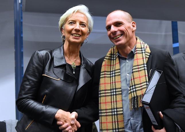 Dobra mina do złej gry. Grecki minister finansów Janis Warufakis i szefowa MFW Christina Lagarde. Warufakis poprosił MFW o wakacje kredytowe. Lagarde odmówiła.