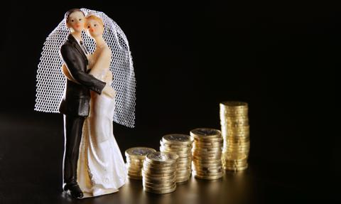 Miłość a podatki. Czy wspólne rozliczenie z małżonkiem się opłaca? Niektórzy mogą sporo zaoszczędzić