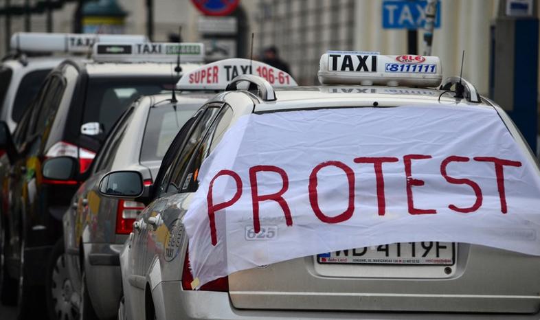 Taksówkarze protestują przeciw szarej strefie