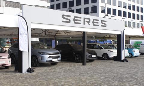 Producent aut elektrycznych Seres opatentował toaletę wbudowaną w fotel