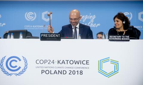 Strony szczytu klimatycznego COP24 przyjęły dokument końcowy