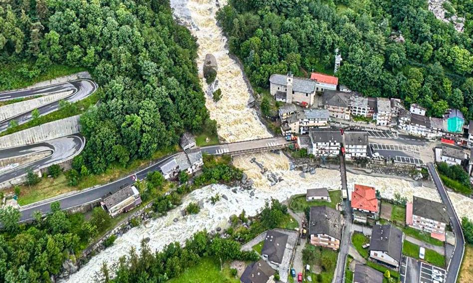 Powodzie, lawiny błotne i zniszczenia po ulewach we Włoszech
