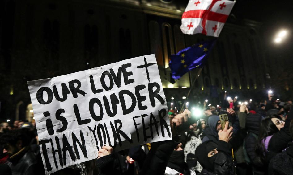 Tysiące osób protestuje w Gruzji przeciwko rządowi dwunastą noc z rzędu