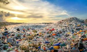 Królowie śmieci: 60 spółek tworzy 1/4 plastikowych odpadów na świecie