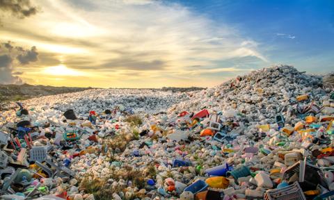 Raport: zanieczyszczenie plastikiem jest prawie tak groźne jak globalne ocieplenie
