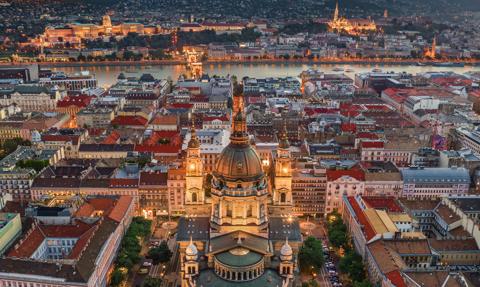 Chińczycy zbudują szybką kolej w Budapeszcie. Rząd Węgier podpisał 18 umów dwustronnych z Chinami