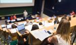 Przeciętny student miesięcznie wydaje ponad 2740 zł. Raport
