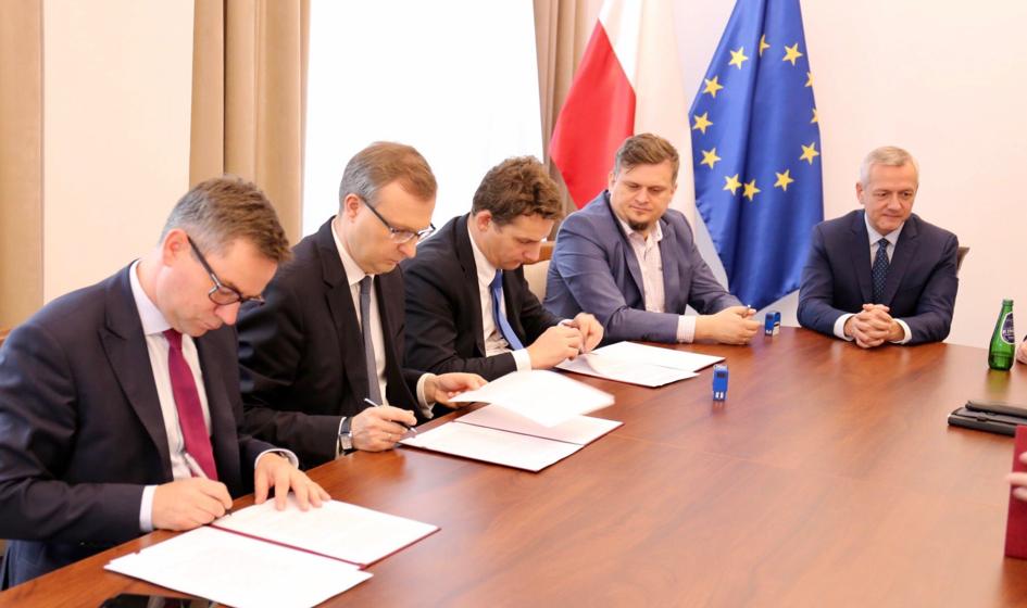 Resort cyfryzacji, PFR i operatorzy podpisali porozumienie ws. spółki Polskie 5G