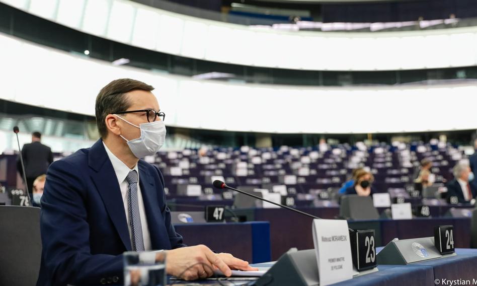 Morawiecki o widmie "trzeciej wojny światowej": UE przystawia Polsce pistolet do głowy