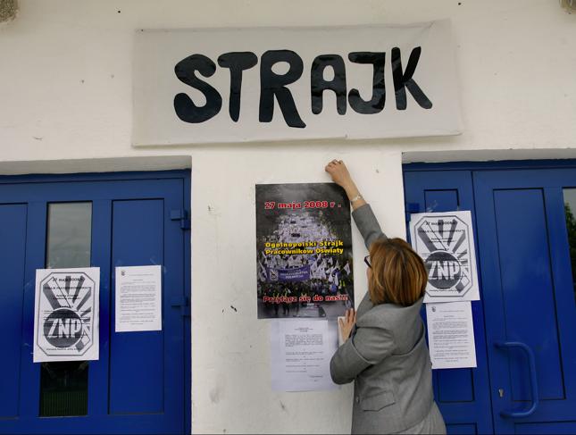 Lublin, 27.05.2008. Gimnazjum Nr 8 im. Grażyny Chrostowskiej przyłączyło się do ogólnopolskiego strajku nauczycieli.