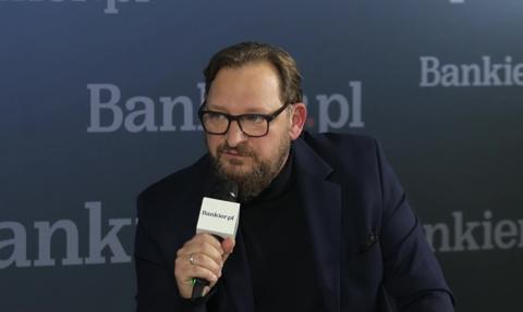 Polscy inwestorzy coraz chętniej stawiają na ETF-y. Polskie czy zagraniczne?