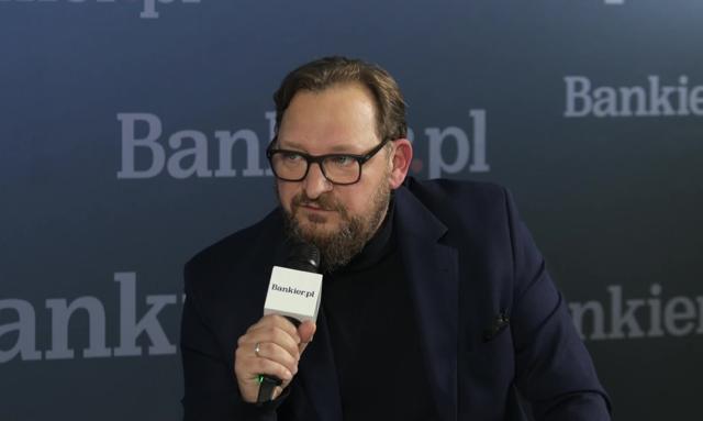 Polscy inwestorzy coraz chętniej stawiają na ETF-y. Polskie czy zagraniczne?
