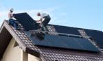Cóż tam słychać w OZE? Energetyka słoneczna trzyma się mocno