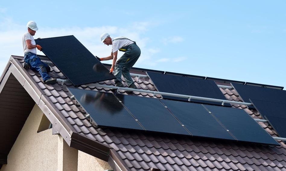 Cóż tam słychać w OZE? Energetyka słoneczna trzyma się mocno