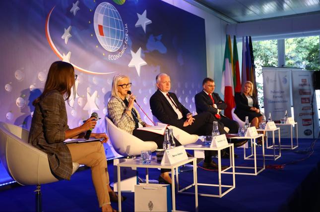 Debatę moderowała red. nacz. Bankier.pl Malwina Wrotniak, autorka emigracyjnych projektów "Tam mieszkam" i "Zawróceni z emigracji"
