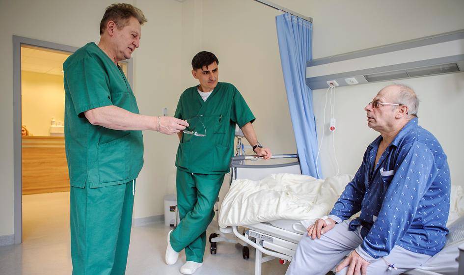 Lekarz specjalista zarobi minimalnie 13 tys. zł? Związek zawodowy koryguje słowa posła