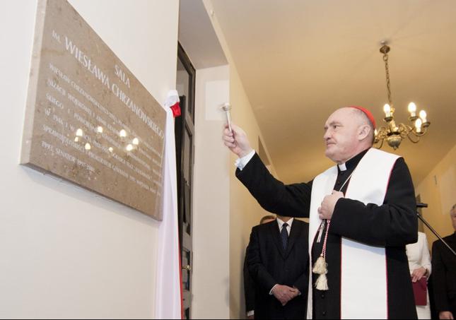 6.04.2013. Uroczystość nadania imienia marszałka Sejmu I kadencji Wiesława Chrzanowskiego sali nr 24 w Sejmie. N/z kardynał acybiskup metropolita warszawski Kazimierz