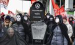 Pracownicy Volkswagena bronią się przed zamknięciem fabryk. Rezygnują z premii, grożą też strajkiem, "jakiego jeszcze nie było"