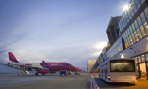Nowa polityka bagażowa w Wizz Air. Większa walizka w cenie 15 dowodów na to, że nowa polityka bagażowa Ryanaira (i Wizz