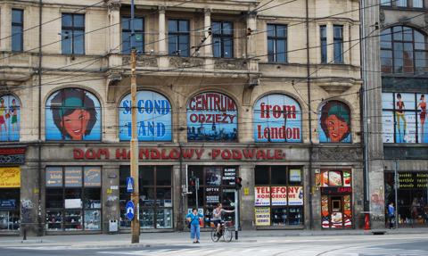 Ponad połowa Polaków częściej kupuje odzież nową niż używaną
