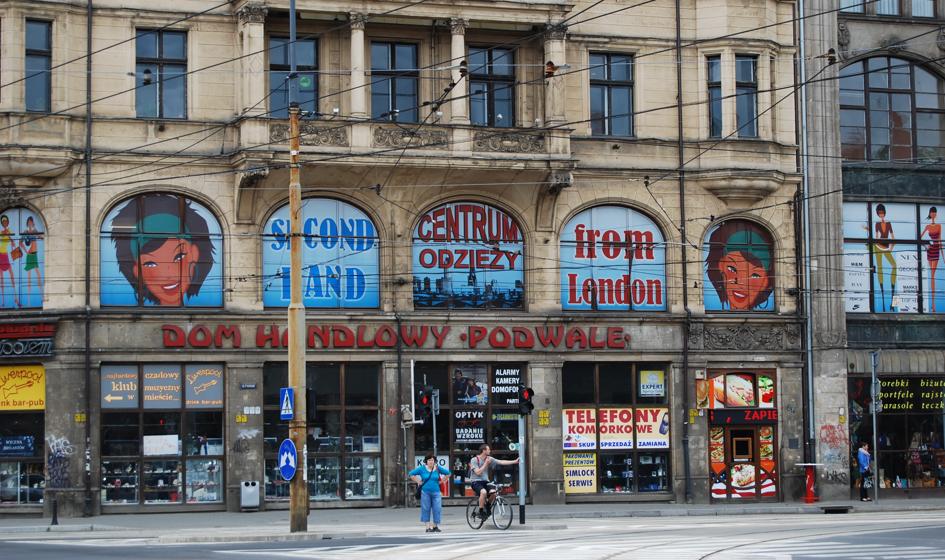 Ponad połowa Polaków częściej kupuje odzież nową niż używaną
