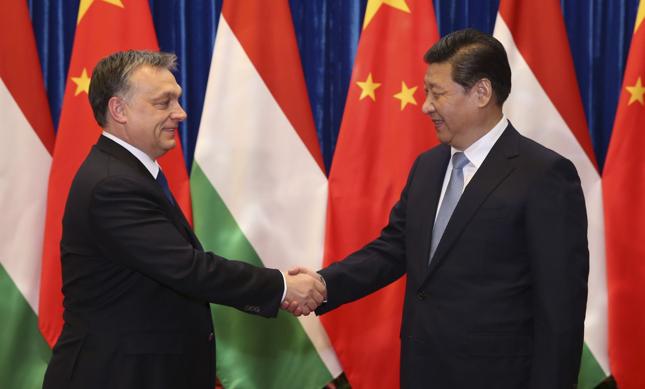 Premier Węgier Wiktor Orban i prezydent Chin Xi Jinping