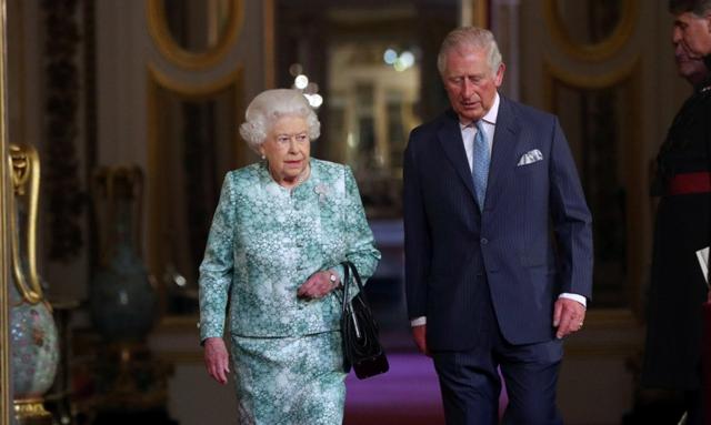 Królowa Elżbieta II widziała się z Karolem dwa dni temu, ale nie ma objawów COVID-19