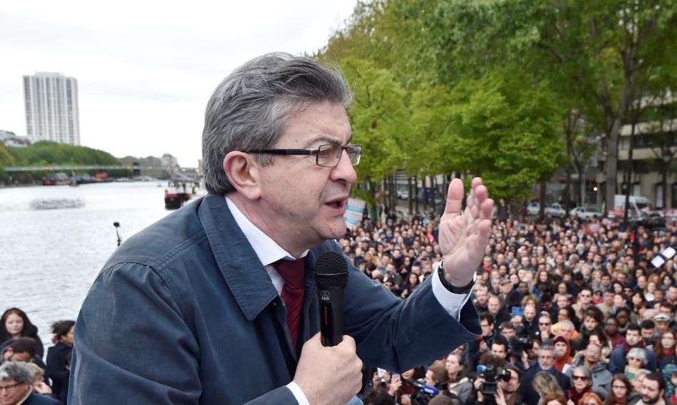 Melenchon wzywa Francuzów, aby wybrali go na premiera. Odmawia poparcia Macrona