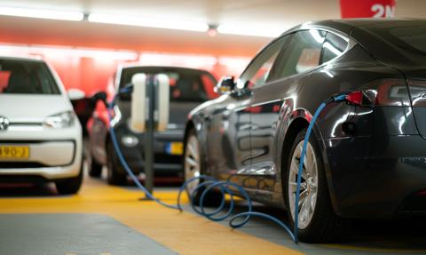 Pierwszy raz w UE zarejestrowano więcej samochodów elektrycznych niż diesli