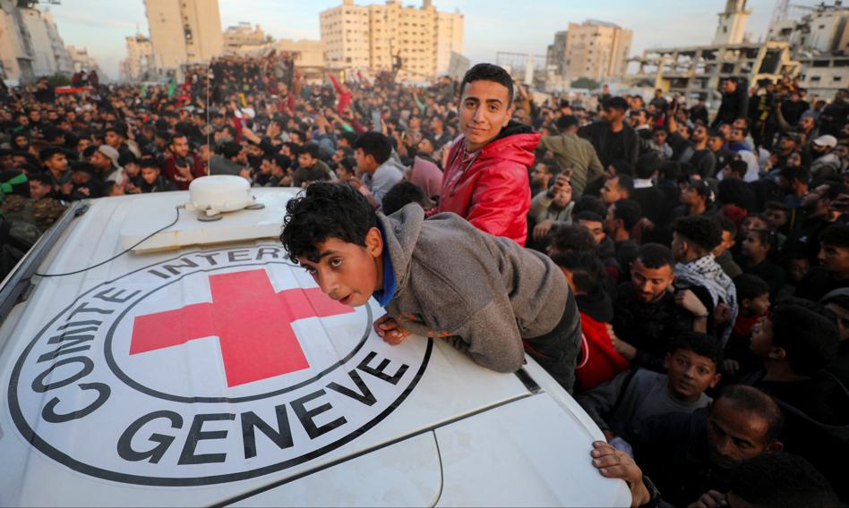 Hamas uwolnił trzy zakładniczki. Izrael ma zwolnić z więzień 90 palestyńskich kobiet i nastolatków