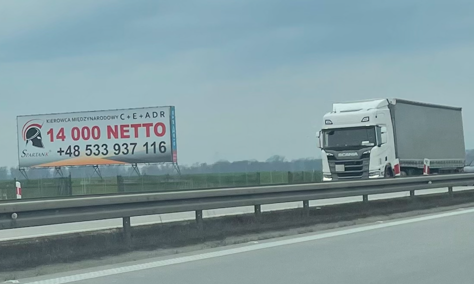 Kierowcy ciężarówek zawodem deficytowym, firmy coraz częściej zatrudniają cudzoziemców. Tyle można zarobić