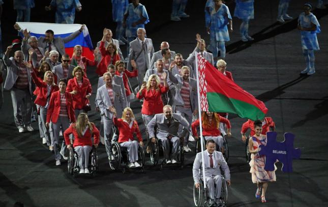 Podczas ceremonii otwarcia Letnich Igrzysk Olimpijskich w Rio de Janerio reprezentacja Białorusi wystąpiła z rosyjską flagą