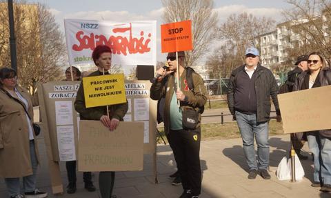 Afera w Stokrotce. Urlopy przyznawane bez wiedzy pracowników, zabierane premie