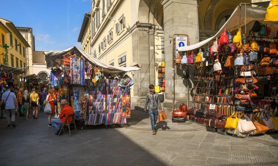 Florencja walczy o przyzwoity wygląd miasta. Zakaz wystawiania towarów przed sklepami