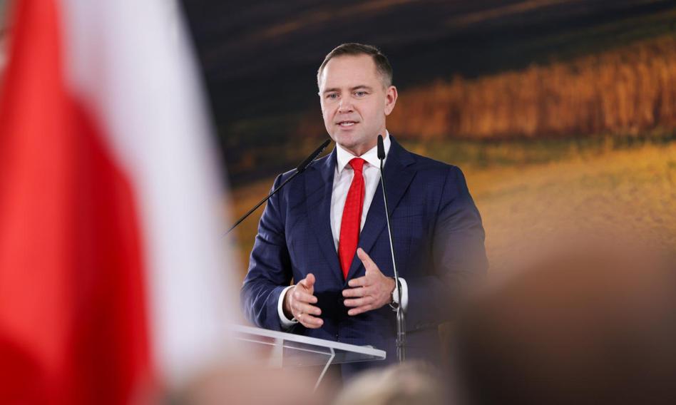 &quot;Po pierwsze Polacy!&quot; Nawrocki zapowiada projekt o pierwszeństwie Polaków w urzędach i instytucjach