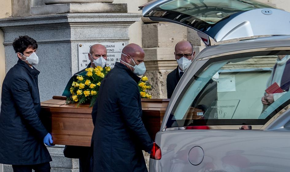 We Włoszech najniższa dobowa liczba zmarłych na COVID-19 od początku roku