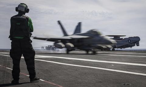 USA zwijają się z Europy. Pentagon wycofuje lotniskowiec, okręty i dziesiątki myśliwców