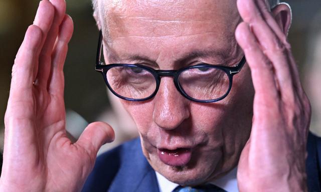 EuroPMI: przemysł w górę, usługi w dół. Sprawa się komplikuje