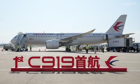 Pierwszy komercyjny lot samolotu pasażerskiego chińskiej produkcji