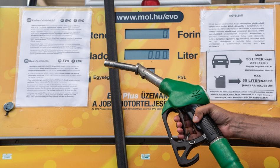 Węgry mierzą się z wysokimi cenami paliw. &quot;To wynik zamrożenia cen&quot;
