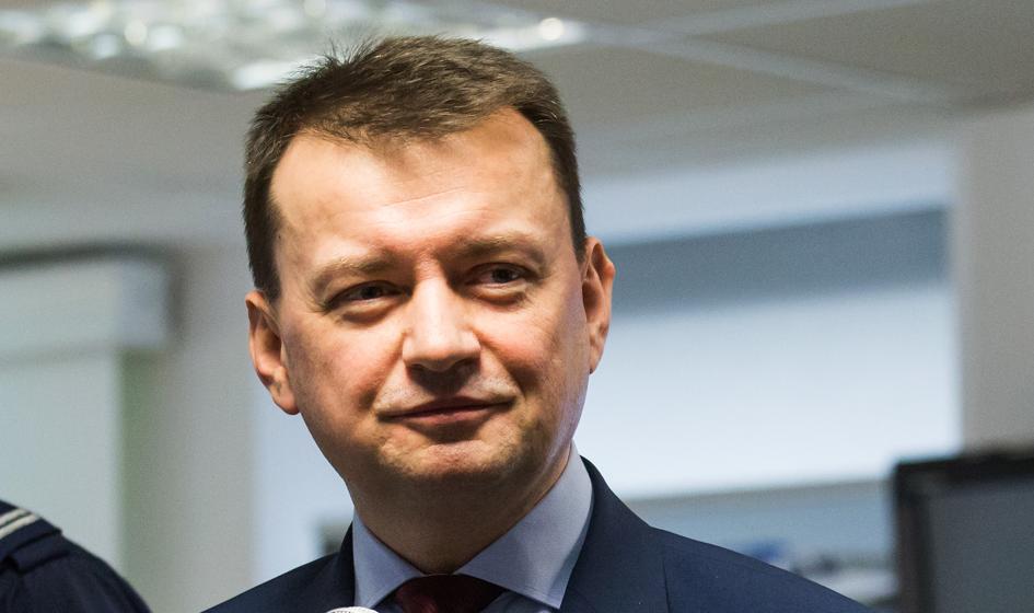 Błaszczak: Dodatkowe patrole na lotniskach, dworcach i w centrach handlowych